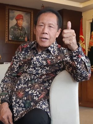 Gubernur DKI Jakarta periode 1997-2007 Letnan Jenderal TNI (Purn) Sutiyoso