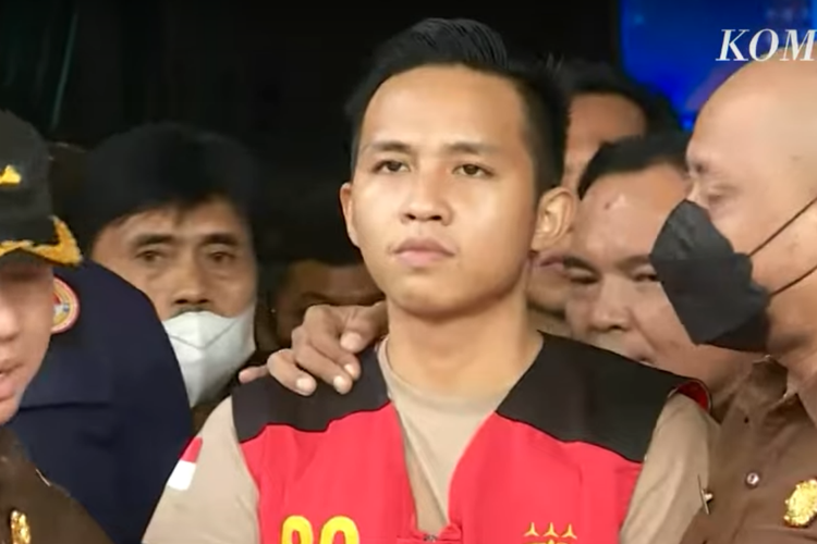 Bharada Richard Eliezer saat pelimpahan tahap 2 di Kejaksaan Agung.