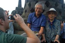 Mark Zuckerberg Jadi Tukang Foto Dadakan di Borobudur