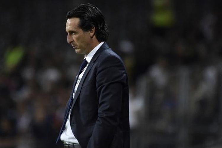 Ekspresi pelatih PSG, Unai Emery, saat laga Ligue 1 kontra Toulouse di Stadion Municipal, pada Jumat (23/9/2016) waktu setempat.