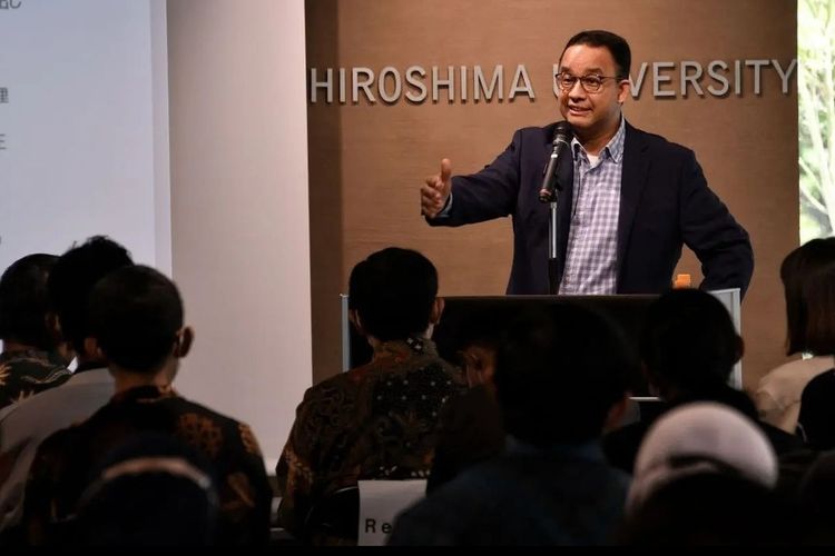 Gubernur DKI Jakarta Anies Baswedan ketika menjadi pembicara di Hiroshima University, Jepang. Foto ini diunggah melalui akun Instagram pribadi Anies, @aniesbaswedan, pada Minggu (14/8/2022).