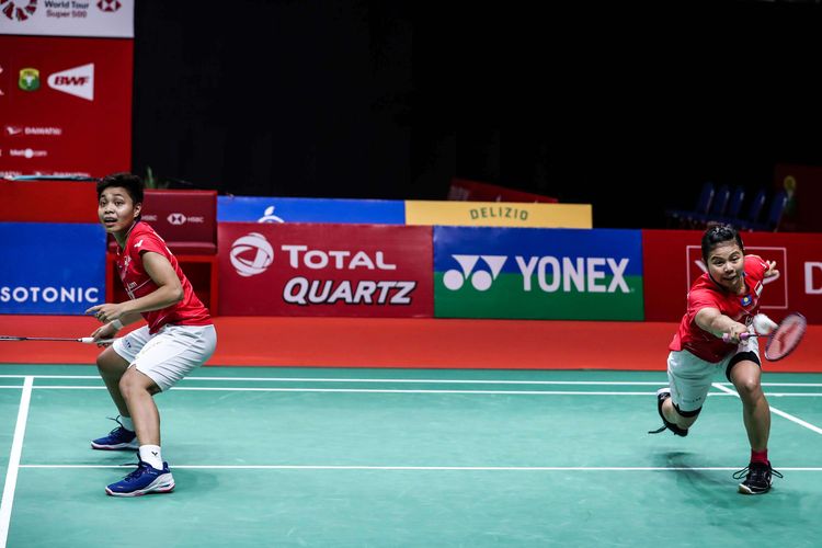 Ganda putri Indonesia, Greysia Polii dan Apriyani Rahayu bertanding melawan ganda putri Denmark, Maiken Fruergaard dan Sara Thygesen pada pertandingan final Daihatsu Indonesia Masters 2020 di Istora Senayan Jakarta, Minggu (19/1/2020). Greysia - Apriyani juara ganda putri setelah menang 18-21, 21-11, dan 23-21.