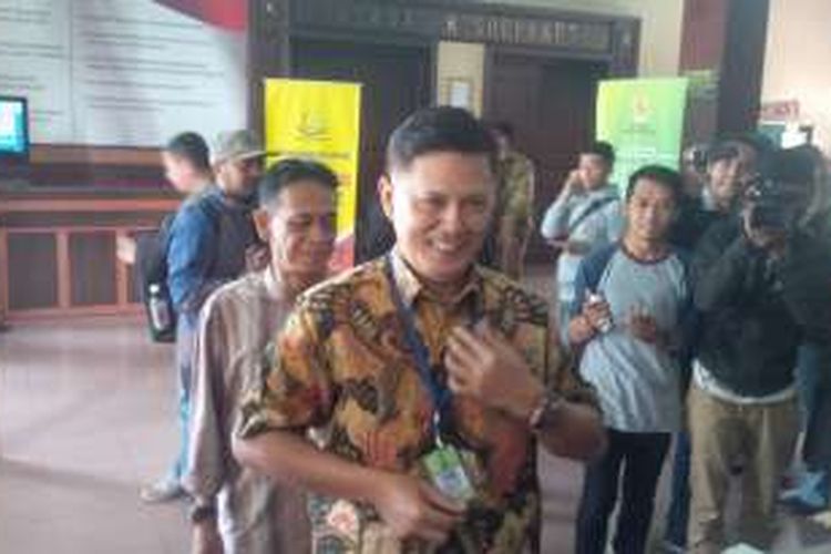 Mantan Bupati Sumedang, Ade Irawan, mendatangi Kantor Kejaksaan Tinggi Jawa Barat, Jalan RE. Martadinata, Kota Bandung, Senin (16/1/2017).