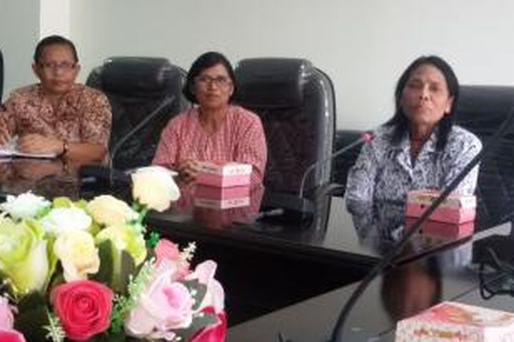 Setahun tak mendapat tunjangan sertifikasi, para guru pendidikan Agama Katolik di AMbon mengadu ke Komisi D DPRD Maluku, Kamis (27/11/2014)  
