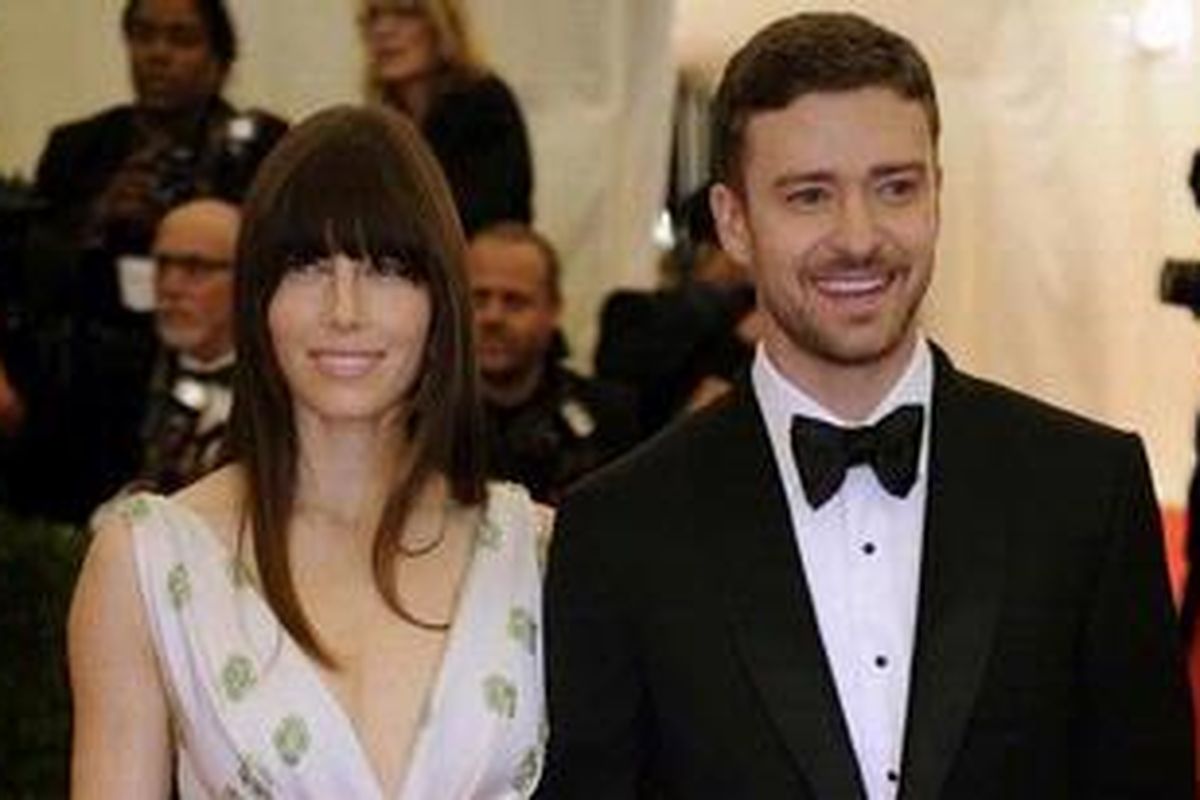 Justin Timberlake dan Jessica Biel menghadiri acara Costume Institute Benefit di The Metropolitan Museum of Art, New York (AS), 7 Mei 2012, merayakan pembukaan Schiaparelli and Prada: Impossible Conversations.