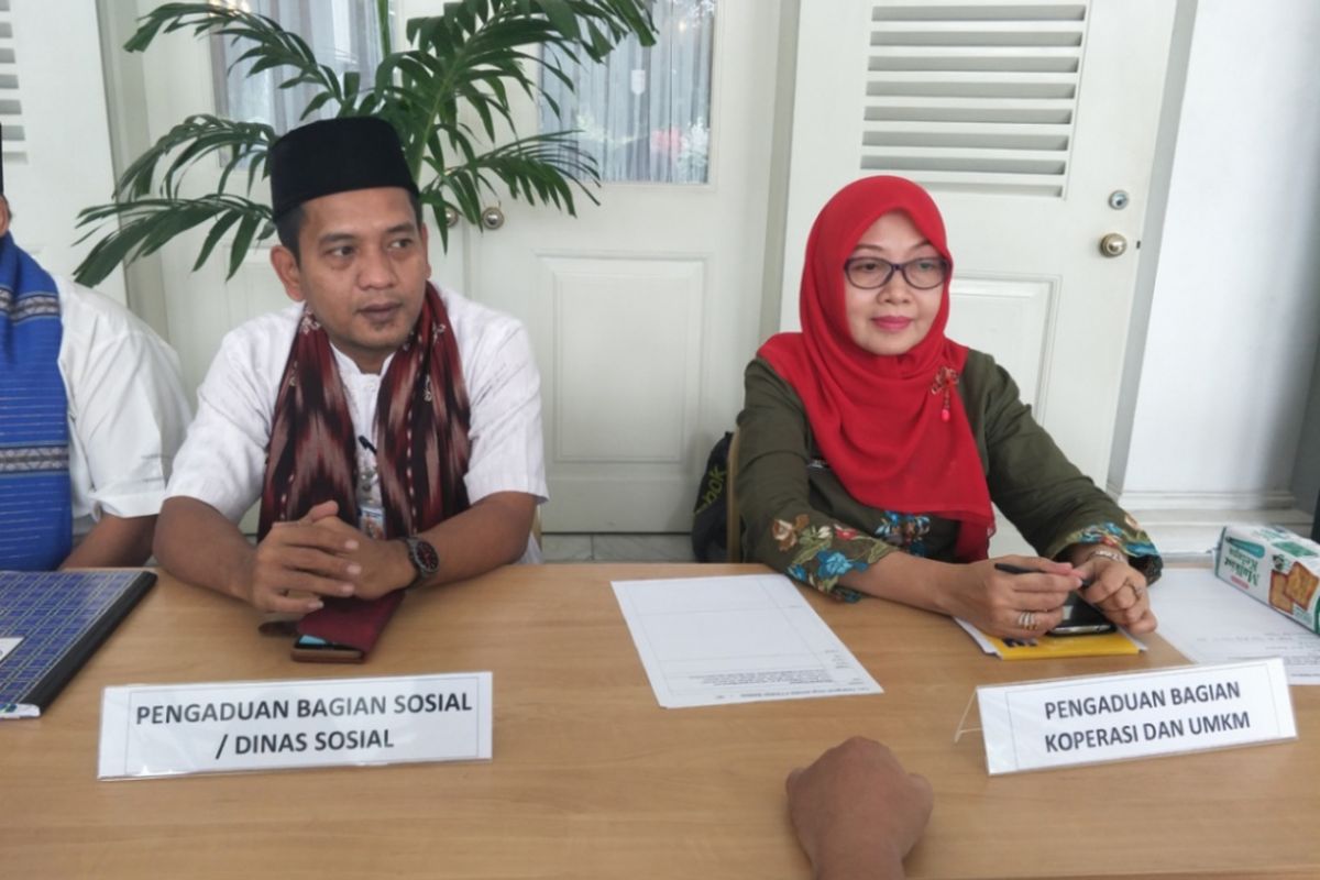 Pos pengaduan bidang sosial dari Dinas Sosial DKI Jakarta dan pengaduan bagian Koperasi dan UMKM di Balai Kota DKI Jakarta, Jumat (26/1/2018).