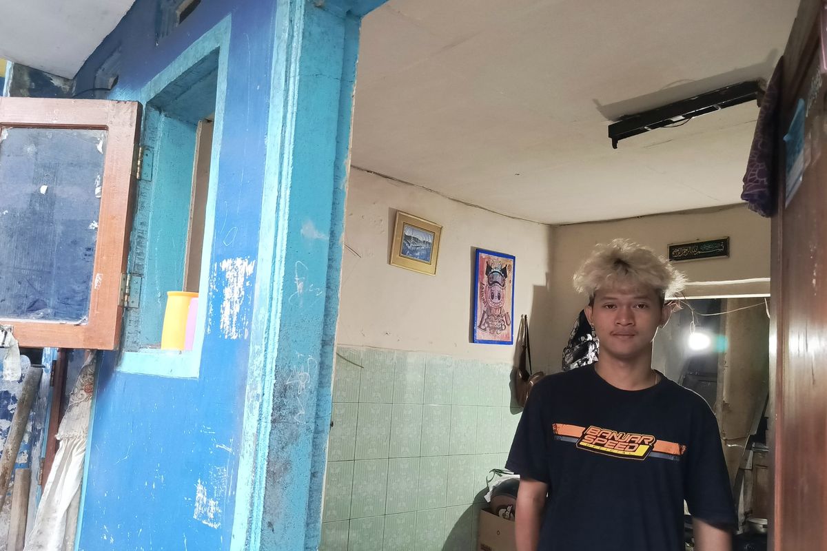 Bagas Satria salah satu korban yang sudah pulih usai patah kaki saat Tragedi Kanjuruhan yang terjadi pada pekan ke-11 Liga 1 2022-2023 seusai pertandingan bertajuk Derbi Jawa Timur, Arema FC melawan Persebaya Surabaya.