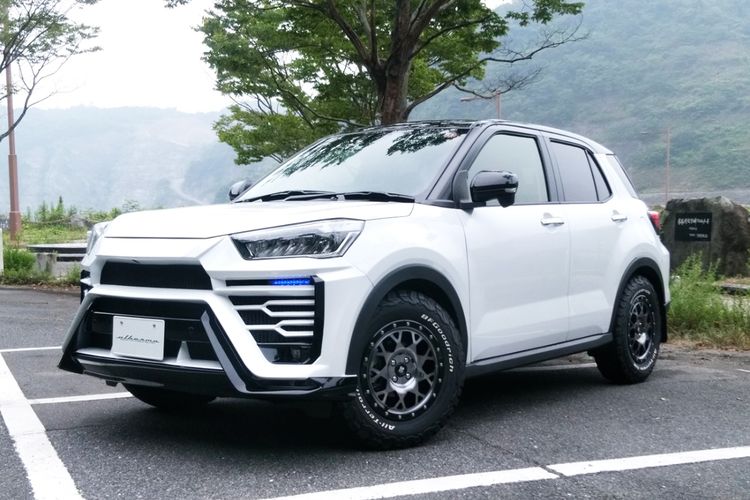 Daihatsu Rocky dan Toyota Raize yang telah dimodifikasi dengan body kit dari Albermo.