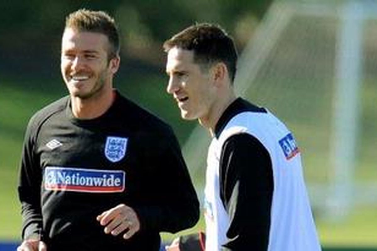 David Beckham (kiri) dan Frank Lampard.