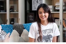 Lirik dan Chord Lagu Here We Are, Debut dari Aurelie Moeremans