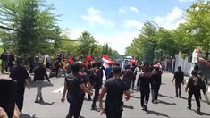 Buntut Dugaan Skandal Perselingkuhan Bupati Gowa, Dua Kelompok Massa Bentrok di Depan Gedung DPRD