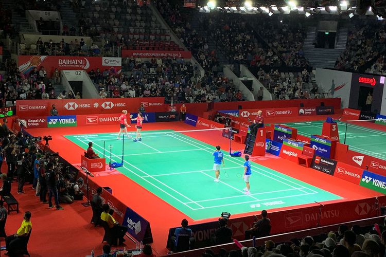 Susana Istora Senayan, Jakarta, saat pertandingan babak 32 besar Indonesia Masters 2022 yang mempertemukan Apriyani Rahayu/Siti Fadia Silva Ramadhanti dengan wakil Belanda, Debora Jille/Cheryl Seinen, pada 7 Juni 2022.