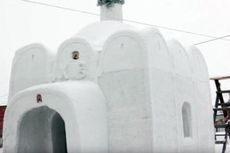 Di Suhu -30ºC, Lelaki Ini Habiskan 2 Bulan Bangun Kapel dari Salju