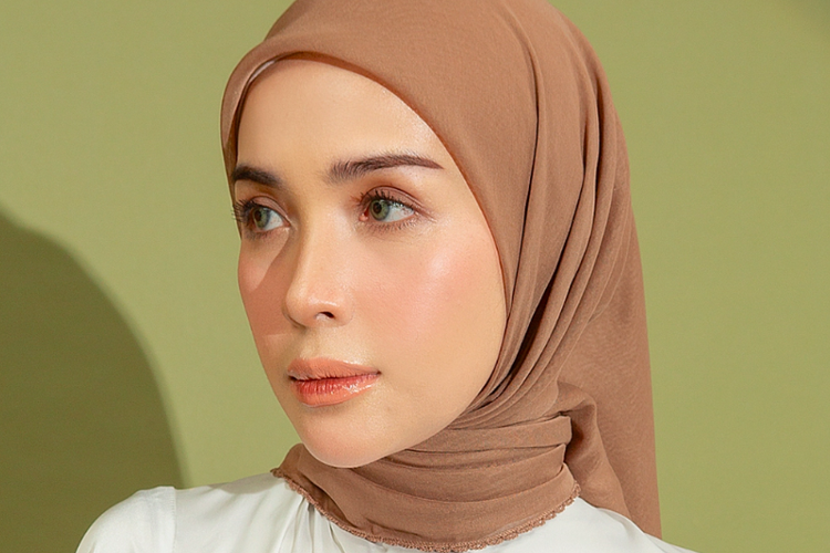 Lozy Hijab Paris Embroidery Signature Square, rekomendasi hijab Lebaran