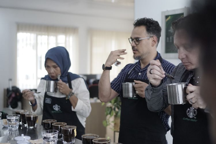 Coffee Development Lead Starbucks Sergio Alvarez di Starbucks Farmer Support Center, Sumatera Utara, Sabtu (20/4/2024). 