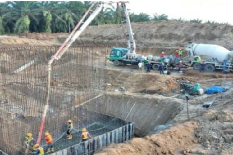 Pembangunan Jalan Tol Kuala Tanjung-Tebing Tinggi-Parapat, Sumatera Utara.