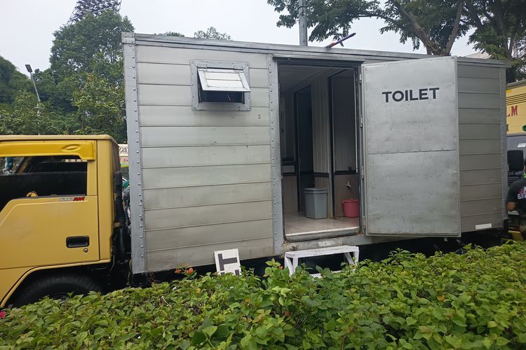 Truk Toilet dan Logistik Massa Demo Tertahan di Jalan Gerbang Pemuda, Tak Diizinkan ke DPR