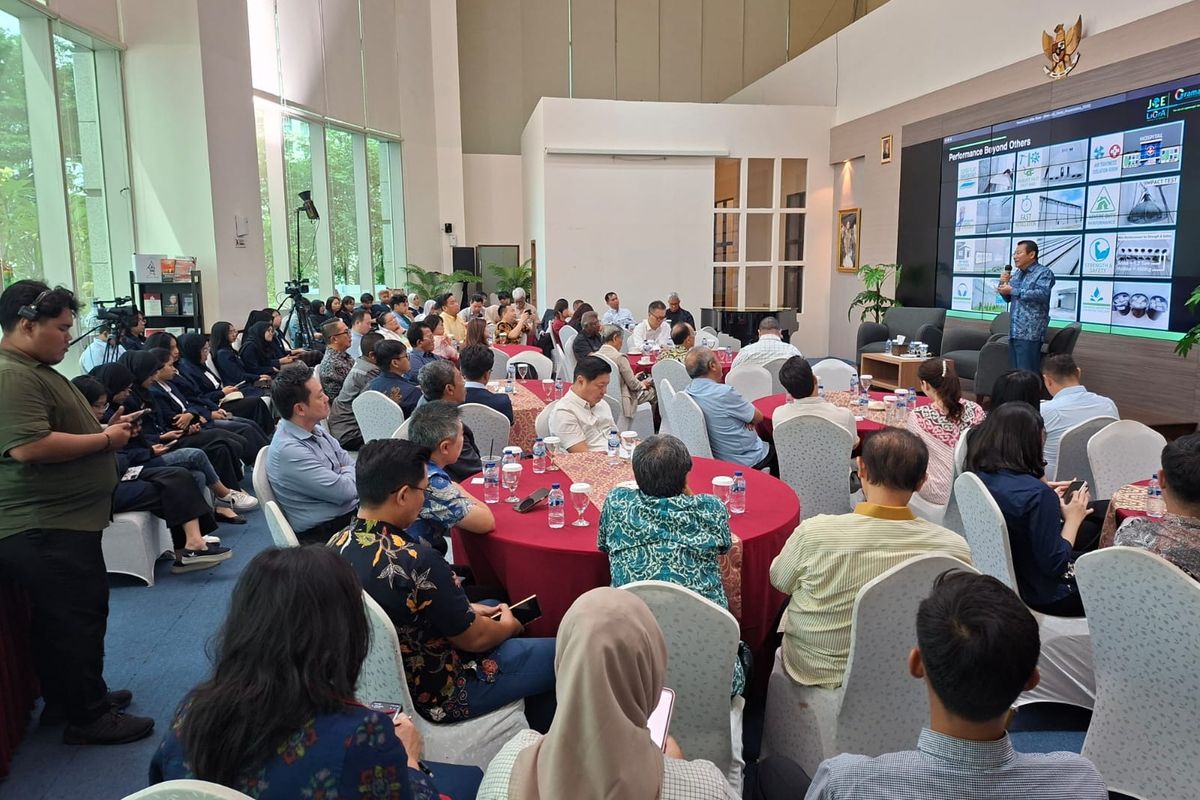 Mahasiswa President University ambil bagian dalam Seminar Nasional Bidang Kontruksi PT Jababeka Tbk (15/5/2025).

