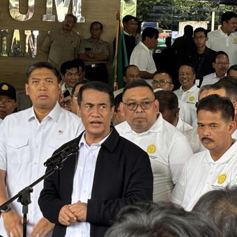 Mentan Andi Amran Sulaiman saat pelepasan bantuan di Kantor Pusat Kementan, Kamis (11/12/2025).