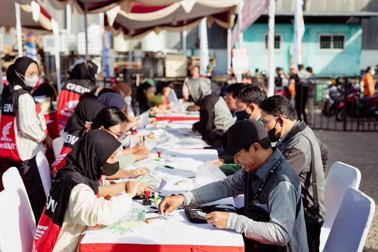 Para peserta mudik program MBBH dari AHM yang tengah mendaftar.