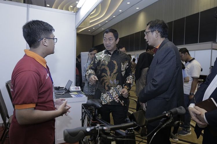 Wali Kota Semarang meninjau stand Smart City and Community Innovation Center di PO Hotel Semarang, Rabu (10/10/2018).