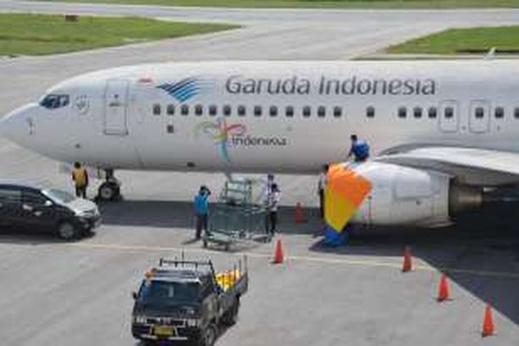Satu dari tiga pesawat yang masih parkir di landasan pacu Bandara Babullah Ternate, Kamis (4/8/2016)