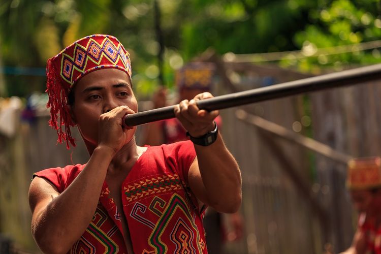 Sumpitan, olahraga tradisional dari Kalimantan DOK. Shutterstock/Widhibek