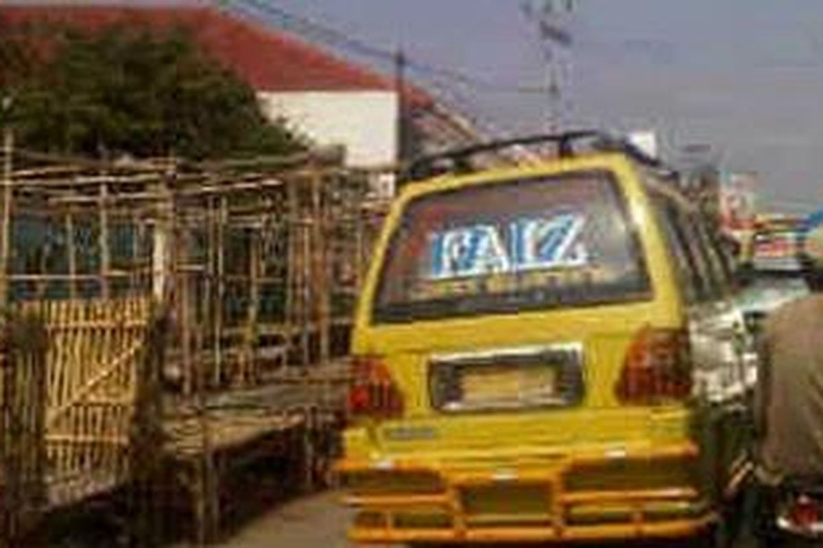 Pasar Sandang di Tegal Gubug, Jalan Raya Pasar Sandang, Cirebon, Jabar.