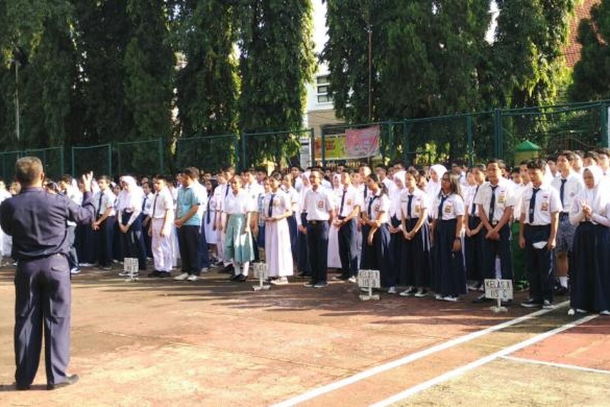 Pembukaan masa pengenalan lingkungan sekolah (MPLS) di SMAN 3 Jakarta, Senin (18/7/2016).