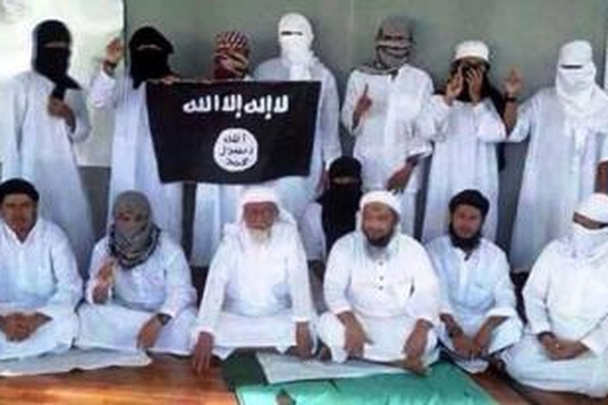Foto yang beredar di jejaring media sosial memperlihatkan Abu Bakar Baasyir bersama pengikutnya di Lapas Nusakambangan yang menyatakan berbaiat kepada Daulah Islam yang didirkan ISIS.