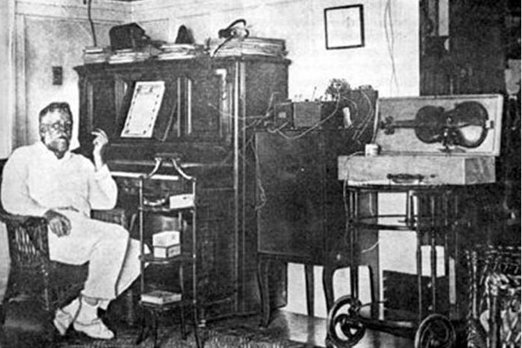 Fessenden dengan pengaturan transmisi radio pertamanya