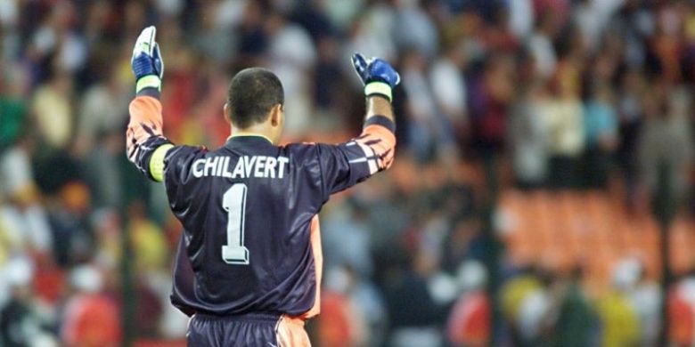 Kiper Paraguay, Jose Luis Chilavert, merayakan kemenangan Paraguay atas Spanyol dalam laga Grup D Piala Dunia 1998 di St Etienne, Perancis, 29 Juni 1998.