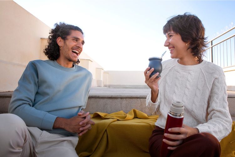 Dalam astrologi, ada beberapa zodiak yang dikenal ramah dan mudah dekat dengan orang lain. Siapa saja, ya?