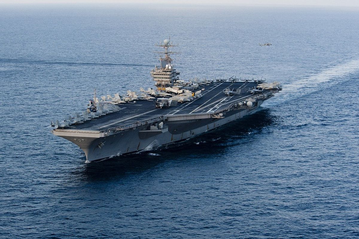 Kapal Induk AS USS Abraham Lincoln. Foto diambil pada Januari 2012.
