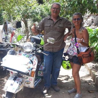 Pecinta Vespa asal Italia, Pecorari Mario (69) dan Sandra Carozzi (59) melakukan touring ke Indonesia untuk perhelatan Vespa World Days (VWD).