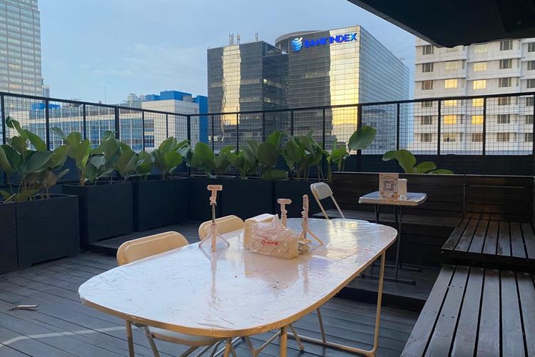 Tempat berkarya di balkon di Ganara Art Plaza Indonesia, Jakarta Pusat. 