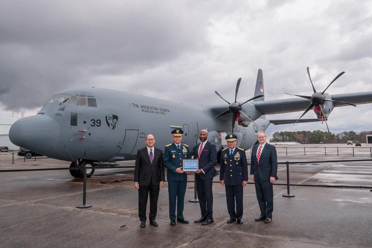 Pesawat Super Hercules C-130J-30.