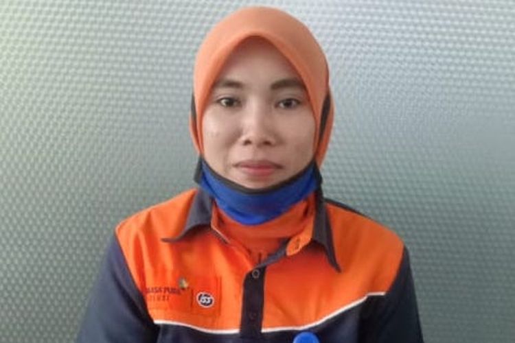 Dewi Lestari, pekerja kebersihan di Bandara Kualanamu, Deli Serdang, Sumatera Utara yang menemukan 97 gram emas.