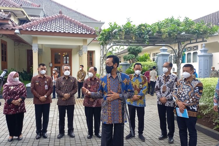 Sultan ditemui di Kompleks Kepatihan, Kota Yogyakarta, Selasa (10/5/2022)