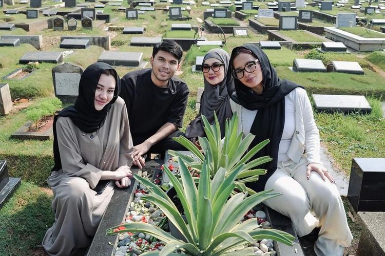 Ziarah ke Makam Adjie Massaid Bareng Thariq Halilintar, Aaliyah: Don't Worry Dad