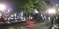 Persib Juara, Euforia Bobotoh Pecah di Luar Stadion GBLA