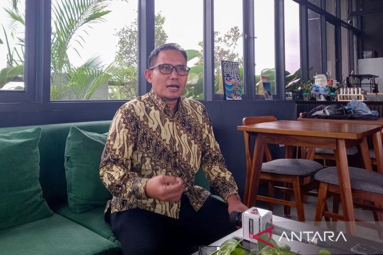 Direktur Eksekutif CORE Indonesia Mohammad Faisal menjawab pertanyaan awak media saat ditemui di Jakarta, Rabu (18/12/2024).