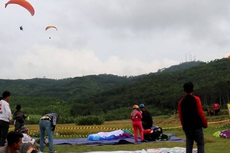 Ajang olahraga dirgantara bertajuk Paragliding TRIP Of Indonesia (TROI) besutan Kemenpora RI Seri I/2019 yang berlangsung di Bukit Sikuping PTPN IX Siluwok, Batang, Jawa Tengah, berakhir dengan sukses pada Minggu (28/4/2019).