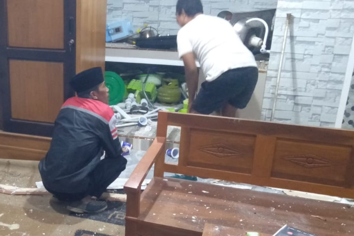 Dapur sebuah villa yang hancur terkena ledakan gas elpiji 