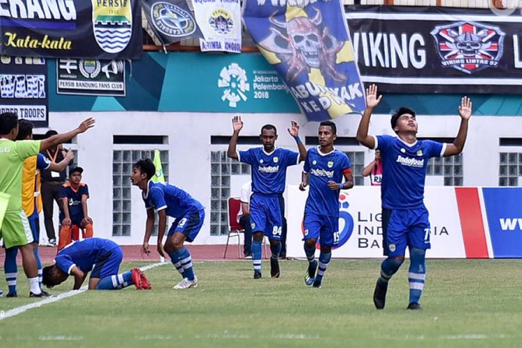 Pemain Persib Bandung U-19 melakukan selebrasi pada ajang Liga 1 U-19.