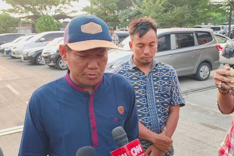Suparman alias Bondol, teman Kuli Bangunan Tersangka Pegi mendatangi Mapolda Jabar untuk memenuhi pemeriksaan sebagai saksi terkait kasus pembunuhan Vina di Mapolda Jabar, Jumat (31/5/2024)
