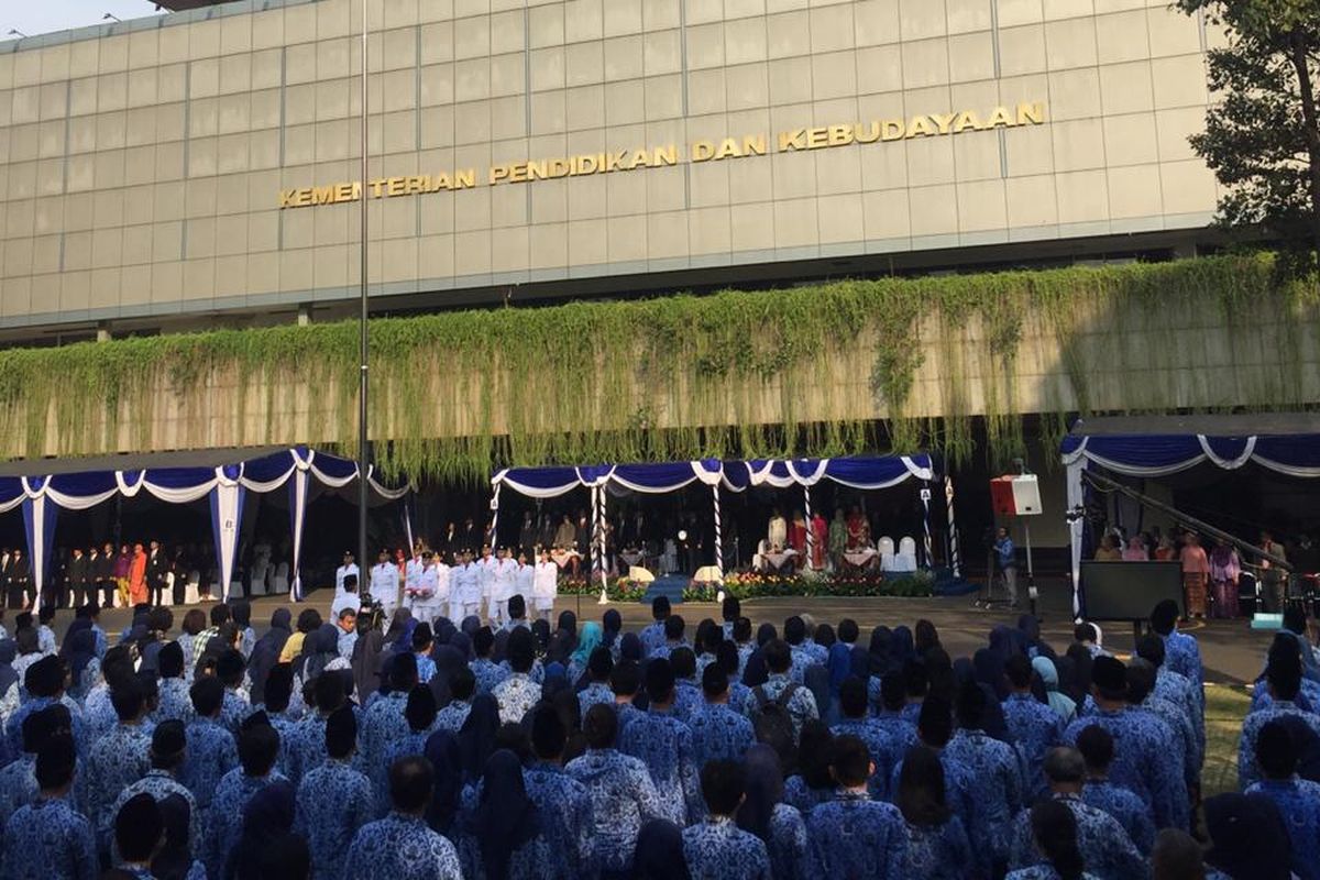 Suasana upacara Hari Guru Nasional 2019 di Kementerian Pendidikan dan Kebudayaan, Jakarta, Senin (25/11/2019).