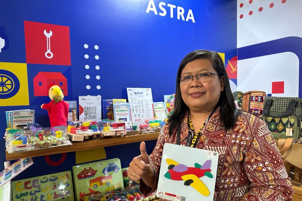 Salah satu UMKM binaan YDBA yang tampil di booth YDBA di pameran GIIAS 2024 adalah mainan edukasi anak, ABC Woodentoys. Pemilik usaha ABC Woodentoys, Rika Indriana mengatakan, dirinya sudah beberapa kali diajak YDBA untuk mengikuti pameran.