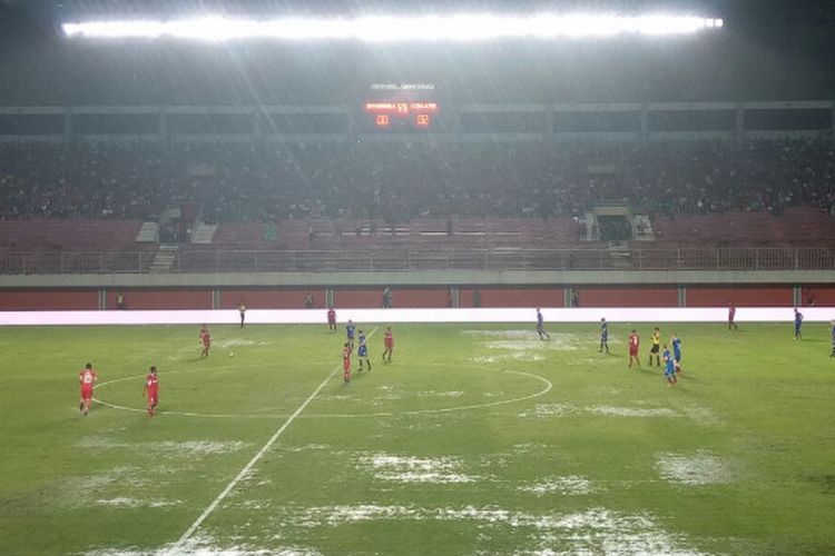 Pertandingan Indonesia Selection vs Timnas Islandia di Stadion Maguwoharjo, Sleman, Kamis (11/1/2018).