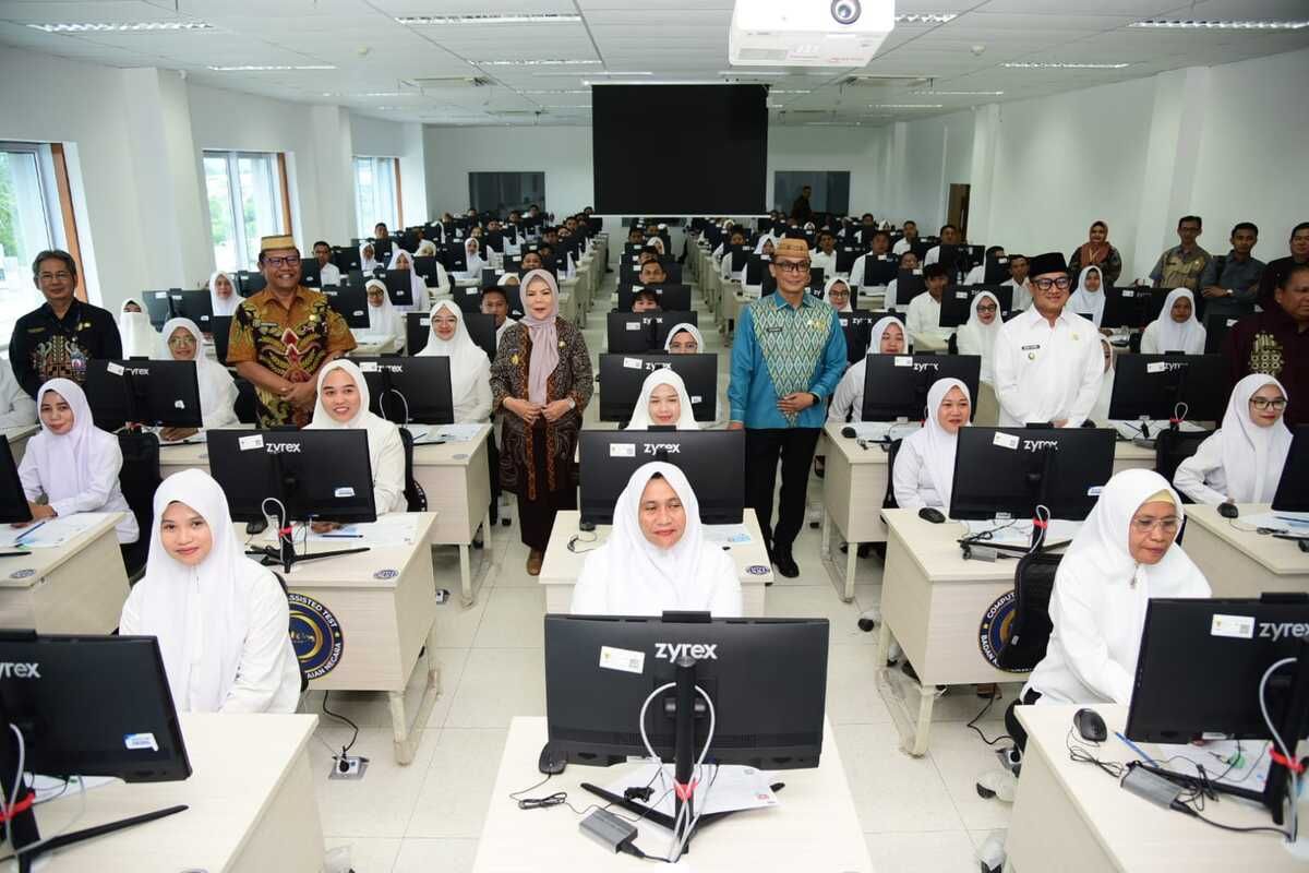 Pelaksanaan seleksi Pegawai Pemerintah dengan Perjanjian Kerja (PPPK) tahap II dilingkup Pemprov Gorontalo, Jumat (25/4/2025). Pelaksanaan Seleksi PPPK ini dihadiri langsung Kepala BKN RI Zudan Arif Fakrulloh didampingi Wakil Gubernur Idah Syahidah Rusli Habibie.